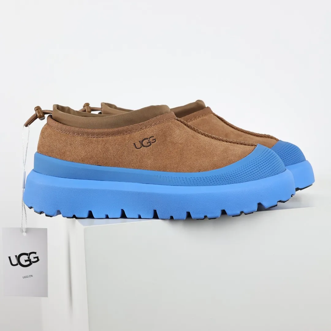 Pick up locally 💰620 Core recommendation Good price Cashmere insoles are a very suitable choice for keeping warm in winter and at home. In the new year, uug launched a series of styles, which are partial to the preferences of young consumers and have also moved to the forefront of fashion trends. Shoe body material Water-repellent coated suede upper 17mm UGGPURE™ implanted wool insole Lightweight non-slip comfortable rubber outsole With brand LOGO Trademark Comes with a full set of packaging Size: 35 36 37 38 39 40 41 42 43 44